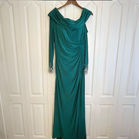 MAC DUGGAL Embellished Drop Shoulder Gown - Picture 4 of 11